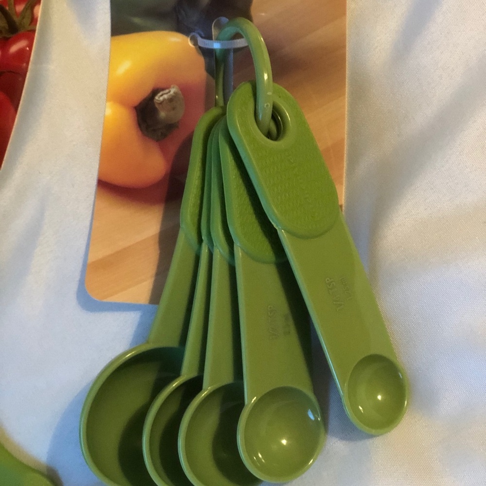 KitchenAid Measuring Spoons Apple Green NEW